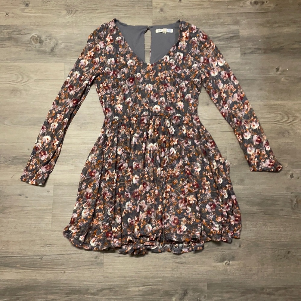 Beautiful gray floral lace dress (medium)